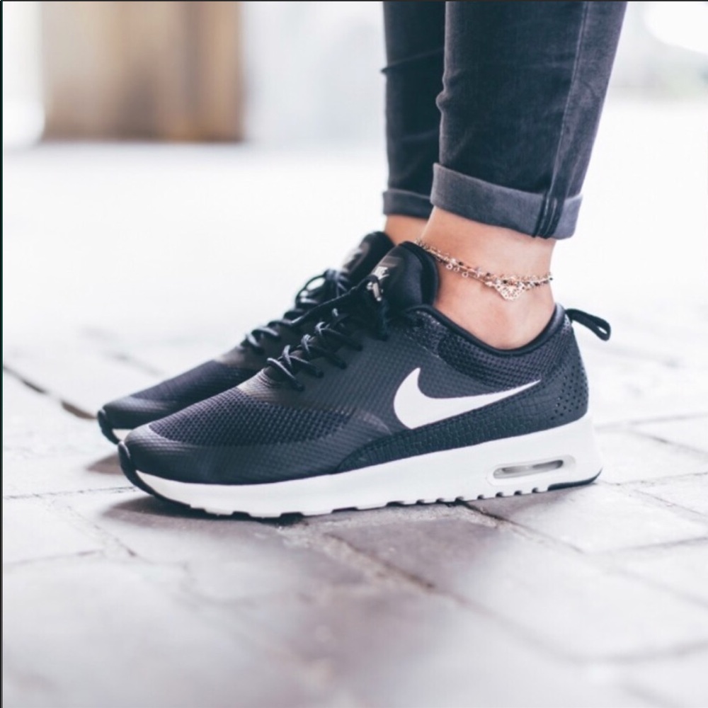 Women’s Nike air max thea black white sneaker 9 - Picture 2 of 5